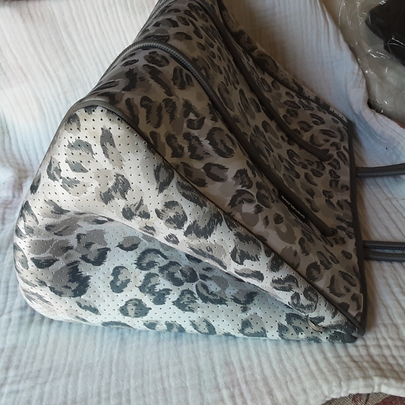 EUC Prenelove Extra Large Tote - Picture 2 of 13